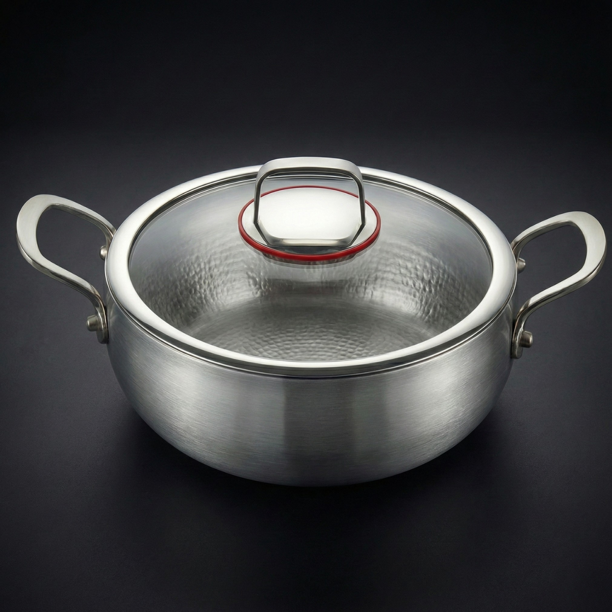 Handhamrad djup gryta i titan