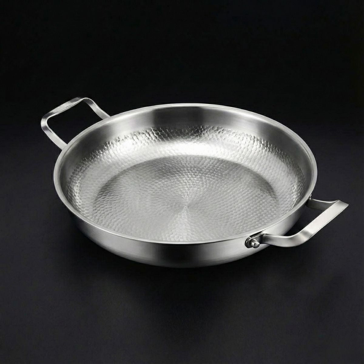 Handhamrat titanfamiljeset: 4 stekpannor och redskap