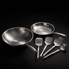 Handhamrad wok- och stekpanna i titan (26 cm) med redskap