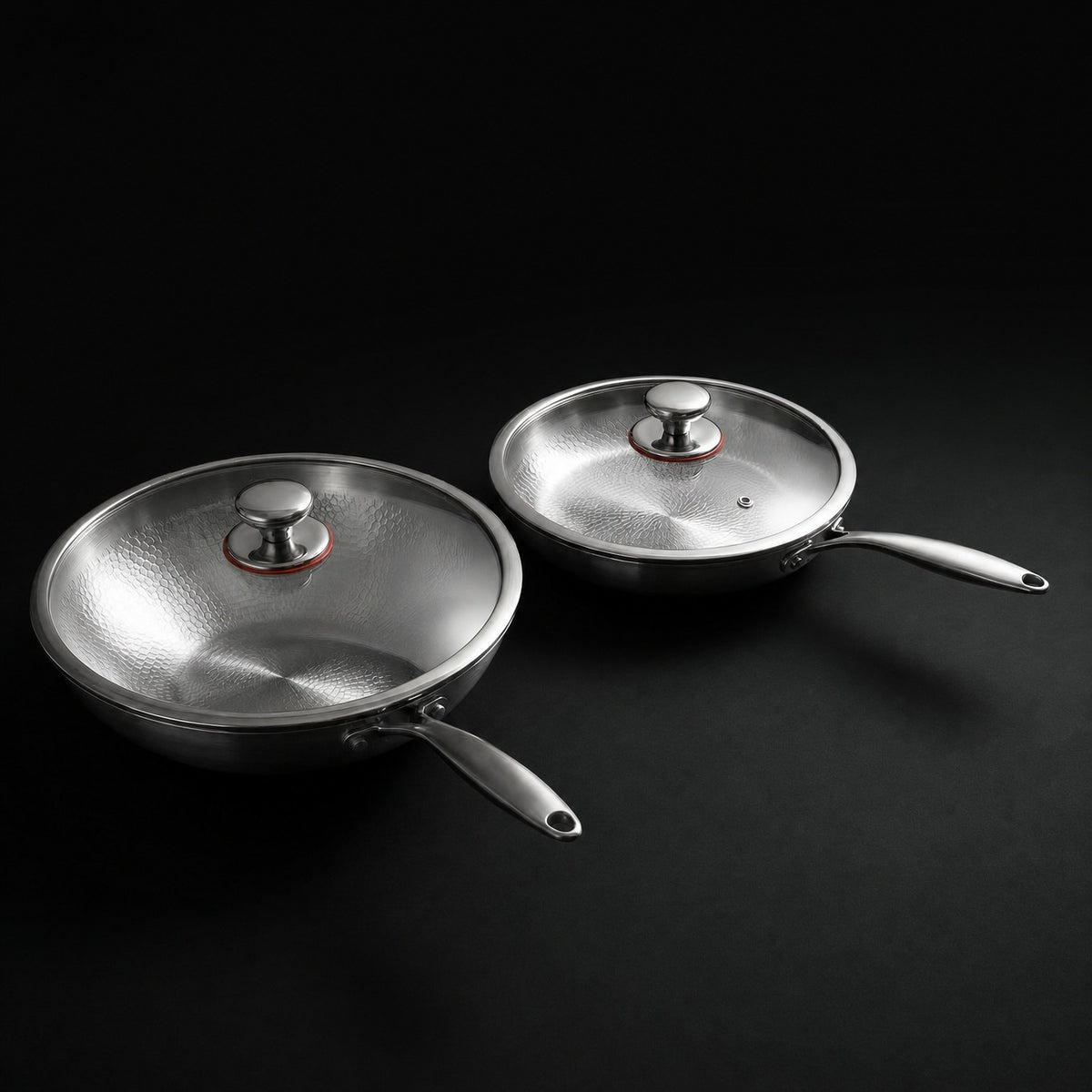 Handhamrad wok- och stekpanna i titan (26 cm) med redskap