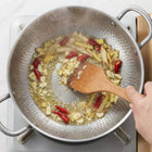 Hamrad djup gryta i titan