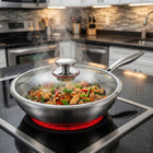 Hamrad wokpanna i titan med platt botten