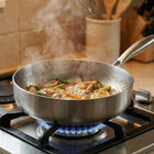 Hamrad stekpanna i titan med hög kant